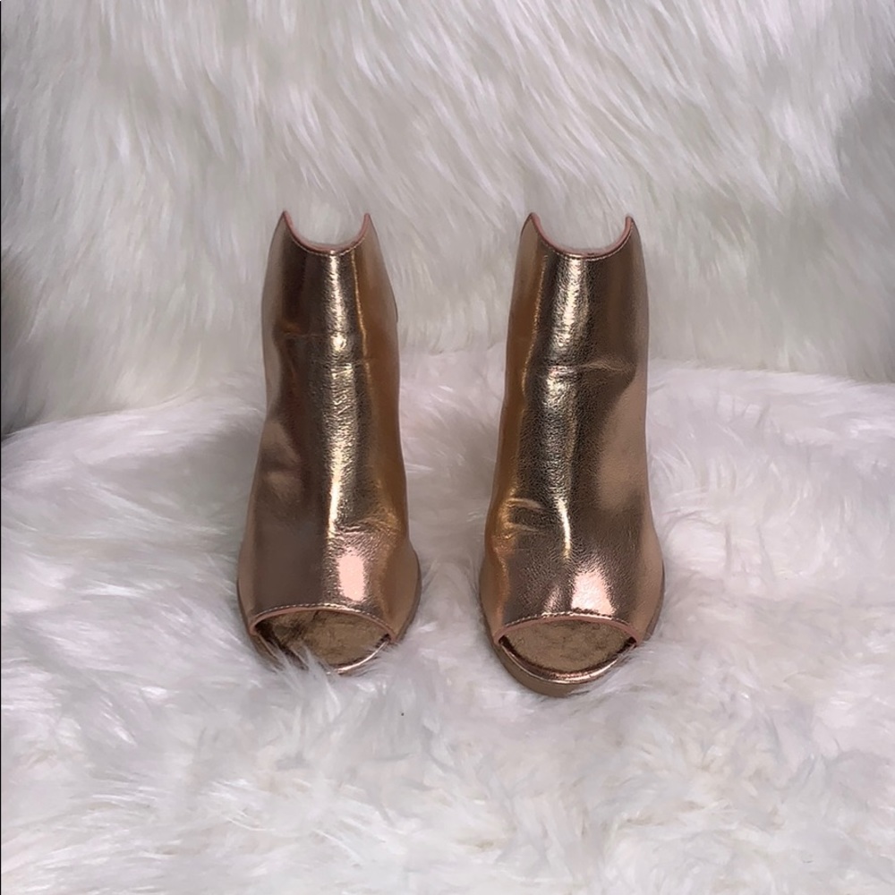 Gold heels - Picture 2 of 2